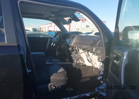 2020 Toyota 4Runner Sr5 Premium z USA, uszkodzony, nr VIN JTEBU5JR5L5795704